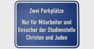 Parkplatzschild Studienstelle Christen und Juden