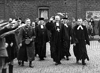 Reichsbischof Ludwig Müller in Aachen: v.l.n.r.: Zehn - Bruch - Müller - Staudte - Grünagel. ca. 1933/1934?